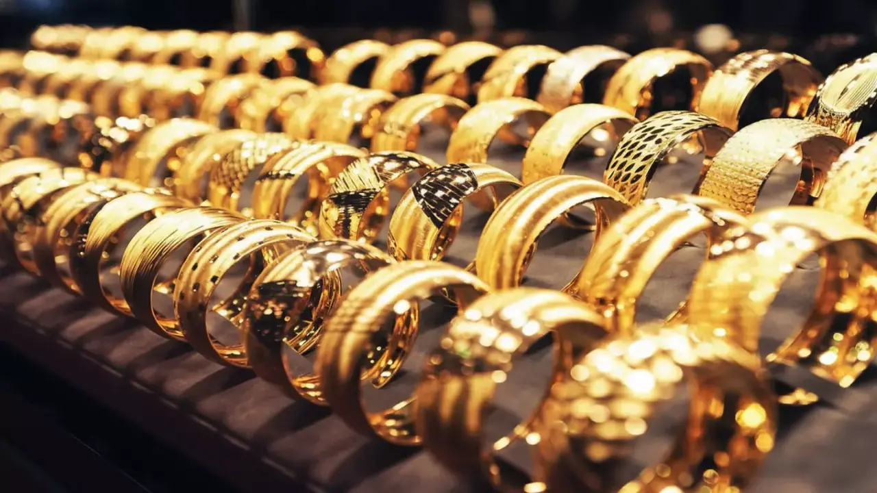 لماذا سجل سعر الذهب في مصر قفزة جديدة ليلامس مستوى 6970 جنيهًا؟